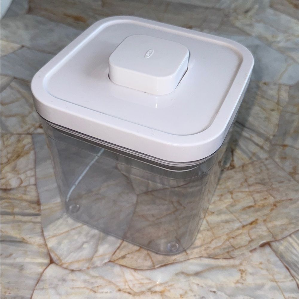 Oxo White and Clear Food Storage‎ Container